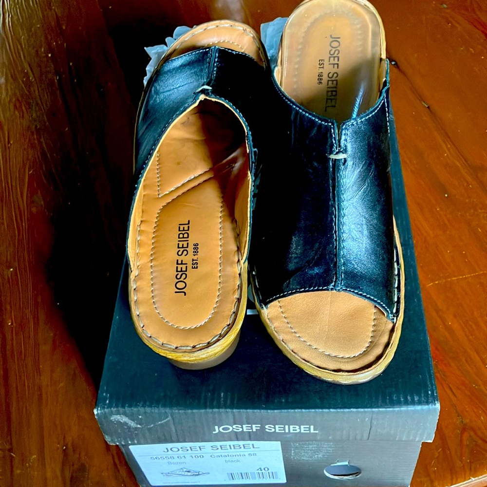 Catalonia size 9 (49) by Joseph Seibel. Lightly worn